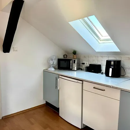 Zentrale Dachgeschosswohnung Mit Gemuetlichem Charme Διαμέρισμα
