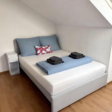 Zentrale Dachgeschosswohnung Mit Gemuetlichem Charme Διαμέρισμα